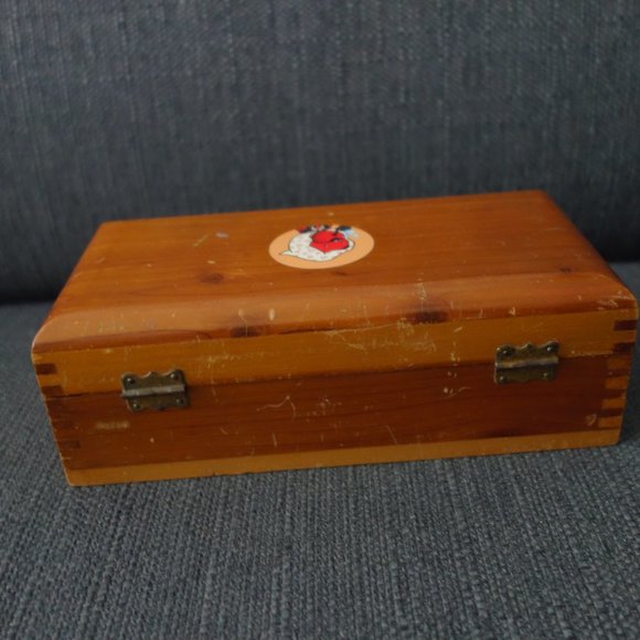 Seven(7) Hand Decorated Pre-Loved Titleist Pro VI Golf Balls with Wooden Case - Picture 9 of 16